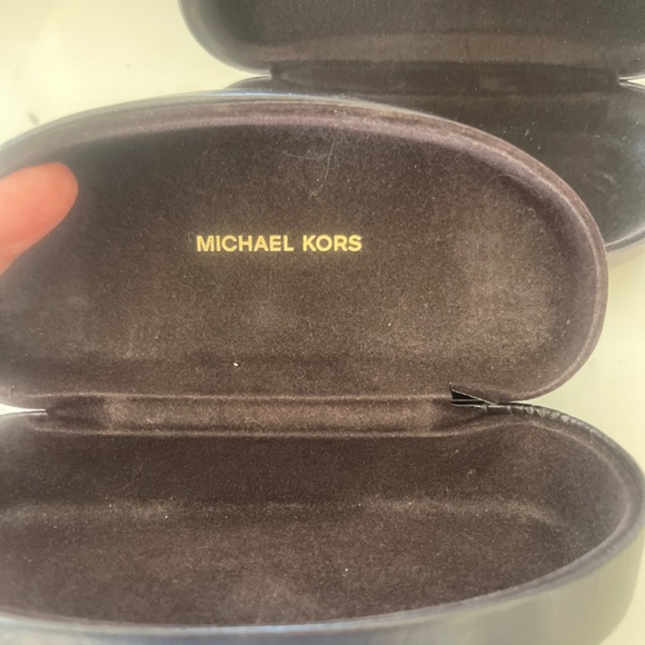 Bundle of two Michael kors cases - Picture 2 of 3